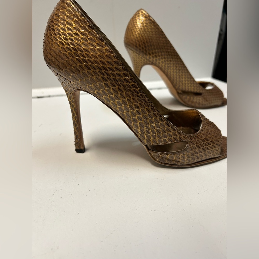 Manolo Blahnik brown or bronze peep toe heels. Size 8 or 38.5. 4 in heel.